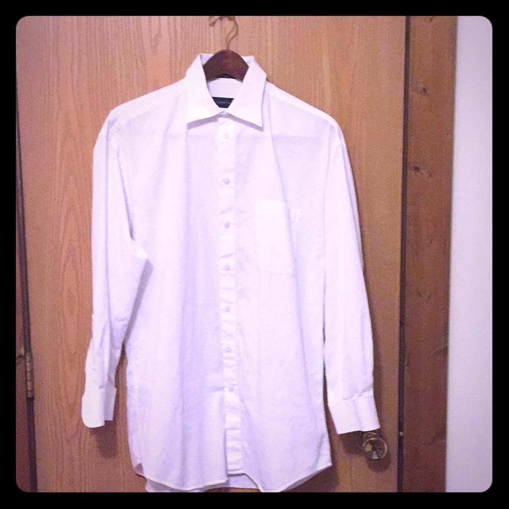 2/15 Men’s Clairborne dress shirt